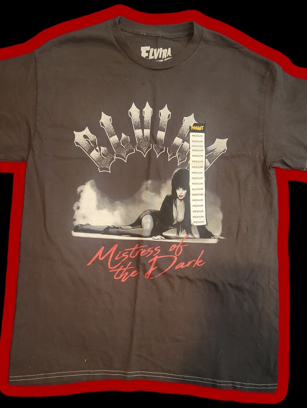 ELVIRA "Mistress of the Dark" Spirit Halloween Pose Black Graphic T‑Shirt - Med.